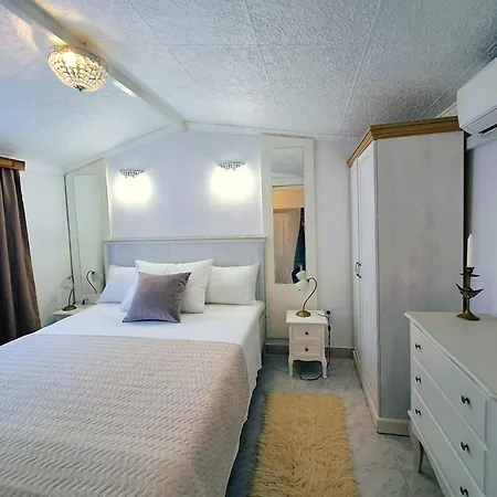 Family-friendly With Swimming Pool Cove Poplat, Korcula - 18258 Lejlighed *