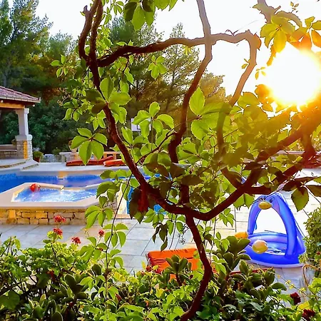 Lejlighed Family-friendly With Swimming Pool Cove Poplat, Korcula - 18258 *